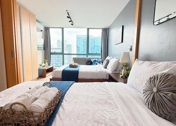 Free Welcome Breakfast, Bgc 1br, 300mbps Fiber, Steps To Mitsukoshi & Uptown, 29k *