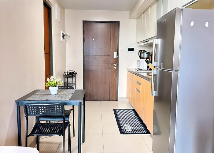 Apartment Free Welcome Breakfast, Bgc 1br, 300mbps Fiber, Steps To Mitsukoshi & Uptown, 29k